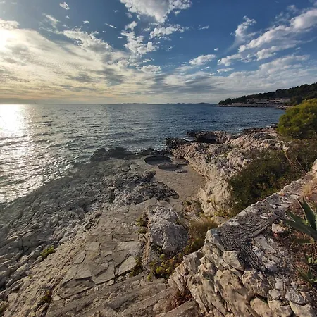 Little Seafront House Primosten Tatil Evi Dolac