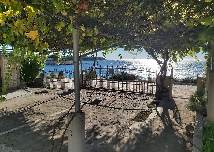 בית נופש Little Seafront House Primosten Dolac