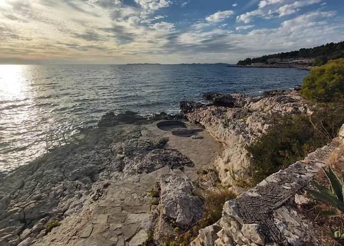 Little Seafront House Primosten בית נופש Dolac