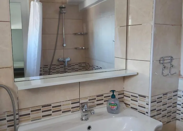 Little Seafront House Primosten בית נופש Dolac